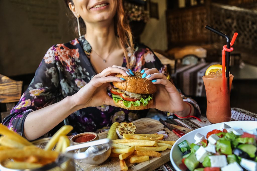 ¿Qué se necesita para abrir un restaurante de comida rápida?